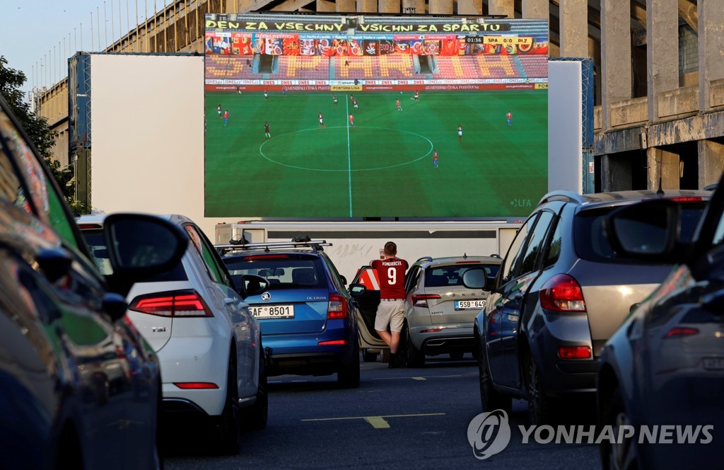 HEALTH-CORONAVIRUS/CZECH-SOCCER