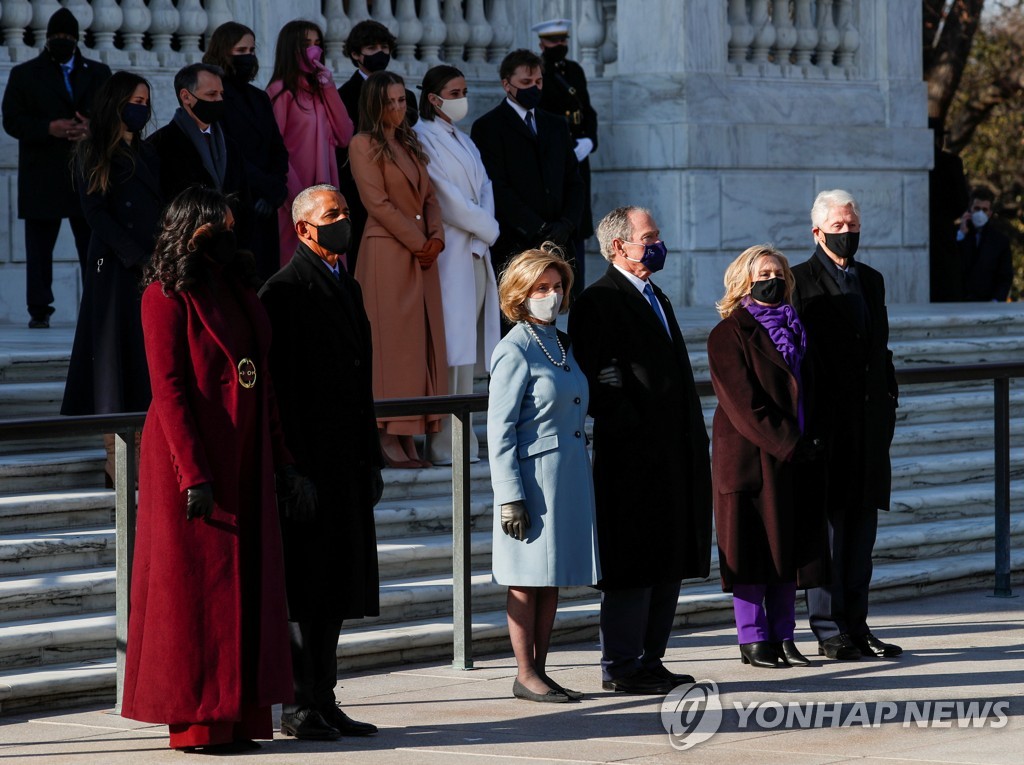 바이든 취임식에 나란히 참석한 미국의 전직 대통령 부부들