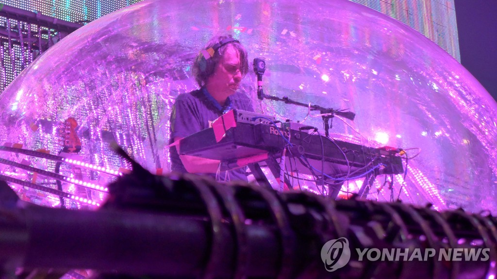 HEALTH-CORONAVIRUS/MUSIC-FLAMING LIPS