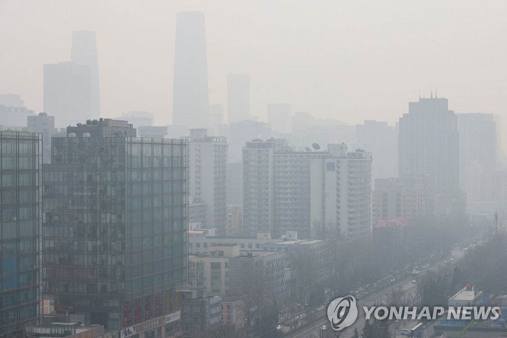 11일 대기오염이 심한 베이징 [로이터=연합뉴스]