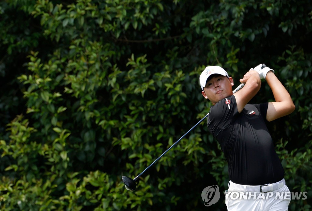 14번 홀에서 티샷하는 김시우