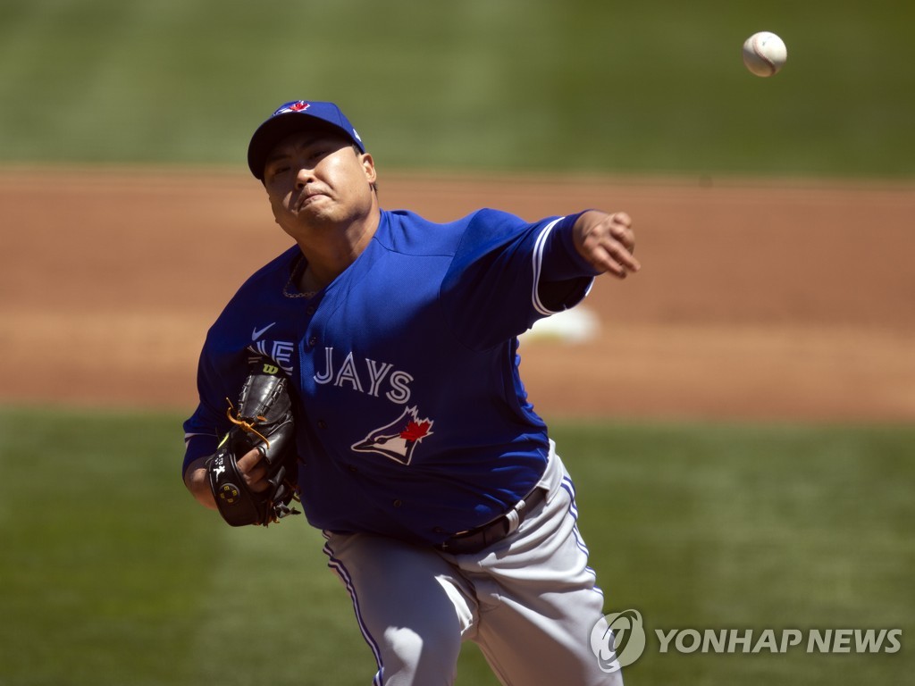 In this USA Today Sports photo via Reuters, Ryu Hyun-jin of the Toronto Blue Jays pitches against the Oakland Athletics during the bottom of the second inning of a Major League Baseball regular season game at Oakland Coliseum in Oakland on May 6, 2021. (Yonhap)