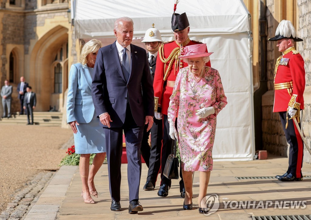 G7-SUMMIT/ROYALS