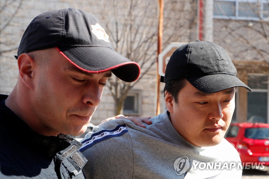 법원으로 향하는 권도형 대표