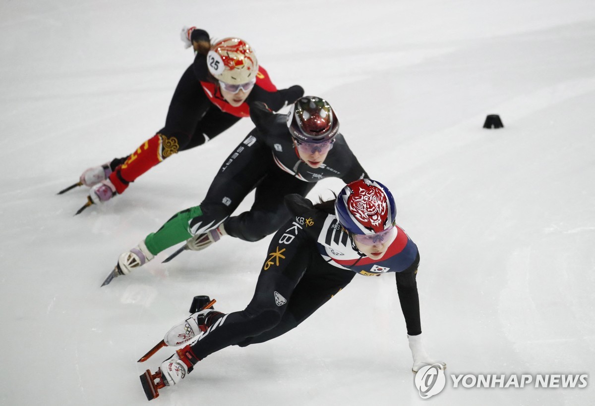 여자 1,500ｍ 준결승에서 질주하는 최민정