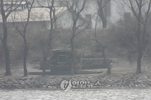 압록강변 북한군 초소 모습(자료사진)
