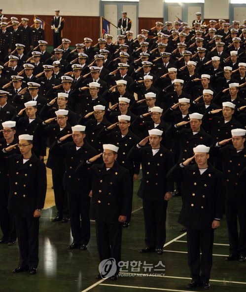 청해부대 2진 대조영함의 귀항 신고식