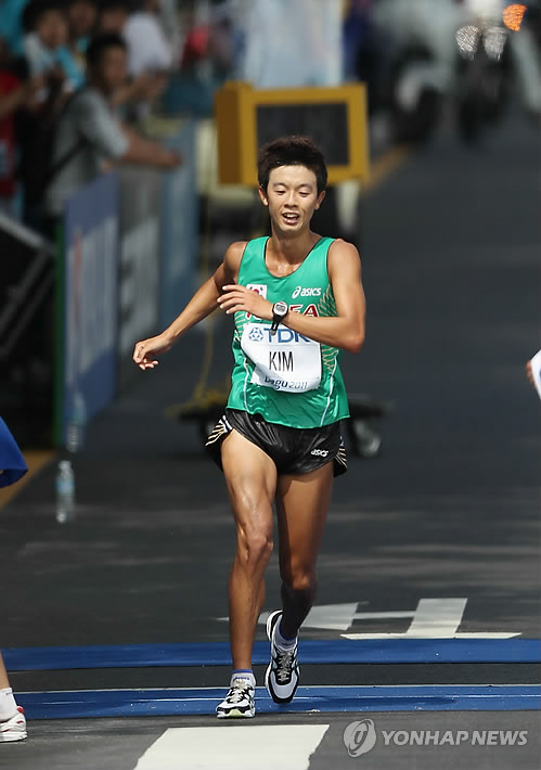 2011년 대구 세계육상선수권대회 남자 경보 20㎞ 경보 결선을 치르는 김현섭