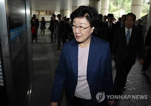 법정 향하는 한명숙 전 총리