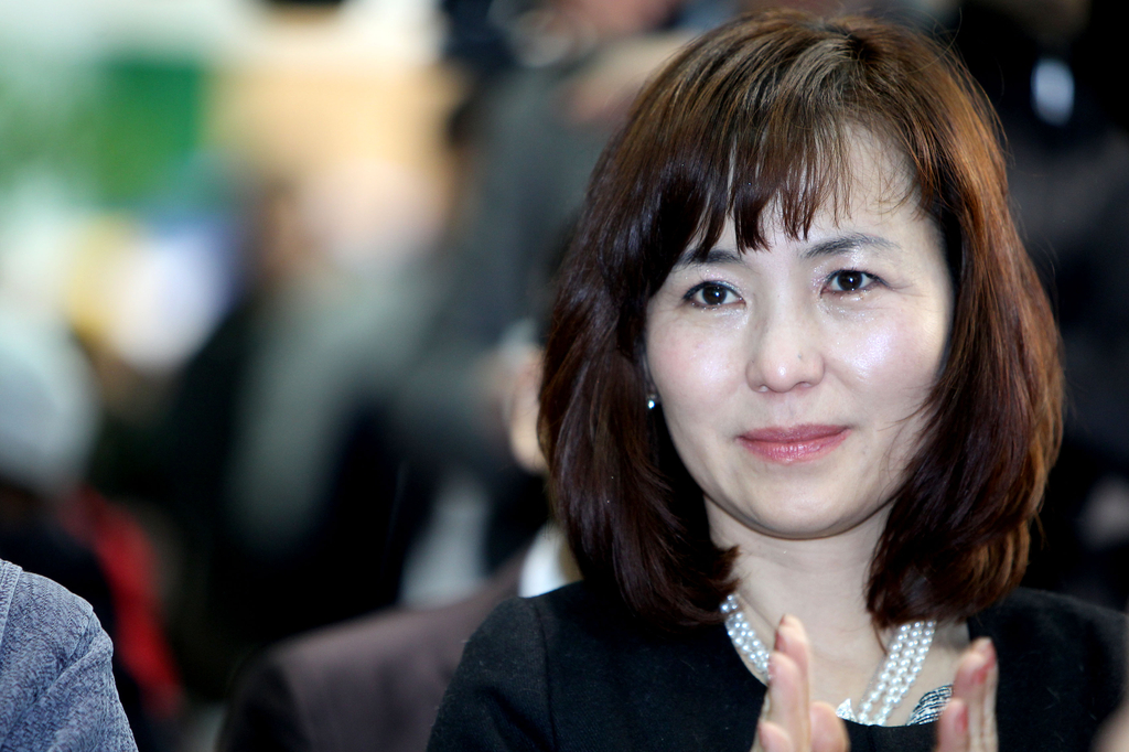 박수치는 공지영