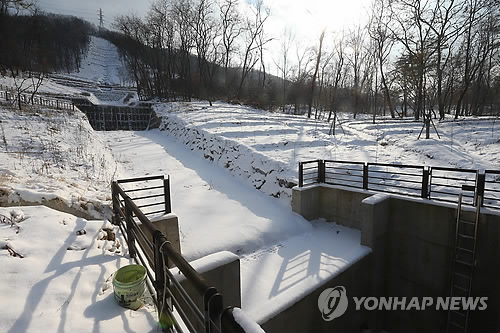 산사태를 막는 사방댐이 설치된 우면산 모습.(자료사진)