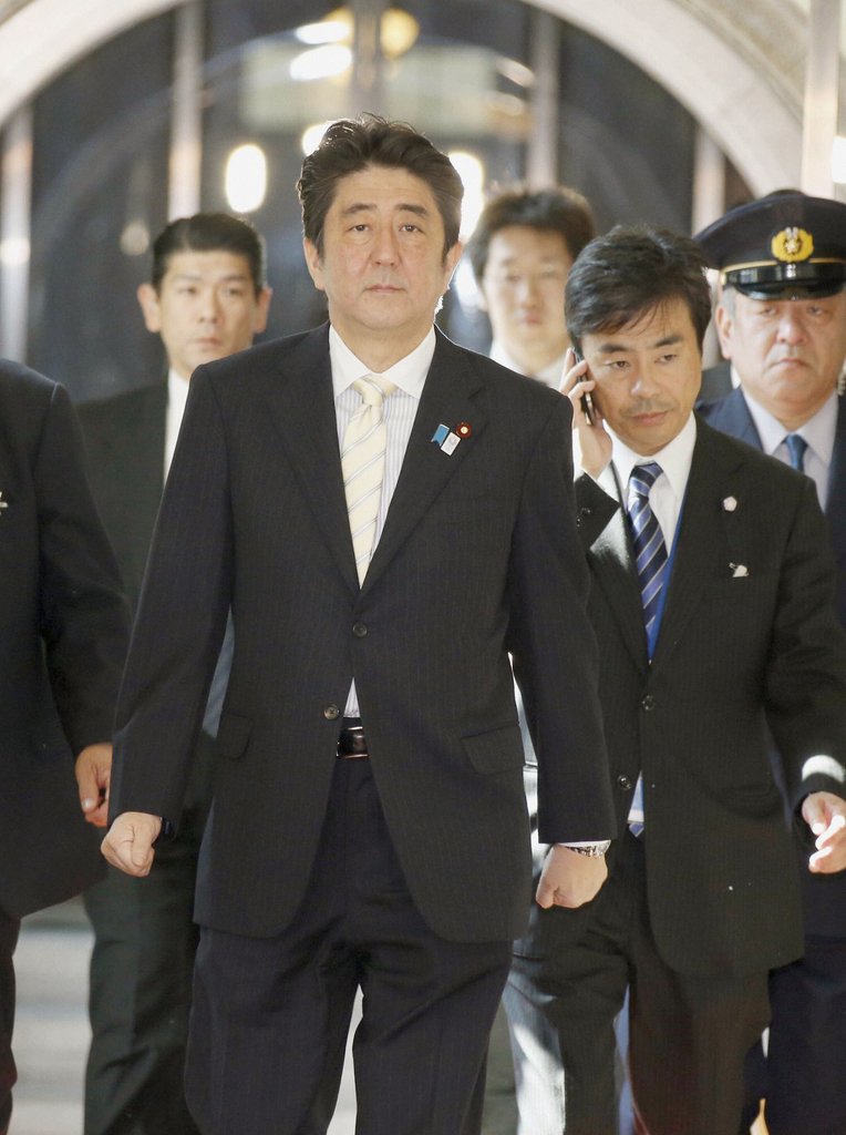 아베 신조 일본 총리가 지난23일 참의원(상원) 예산위원회에 참석하고 있다.(교도=연합뉴스. 자료사진)