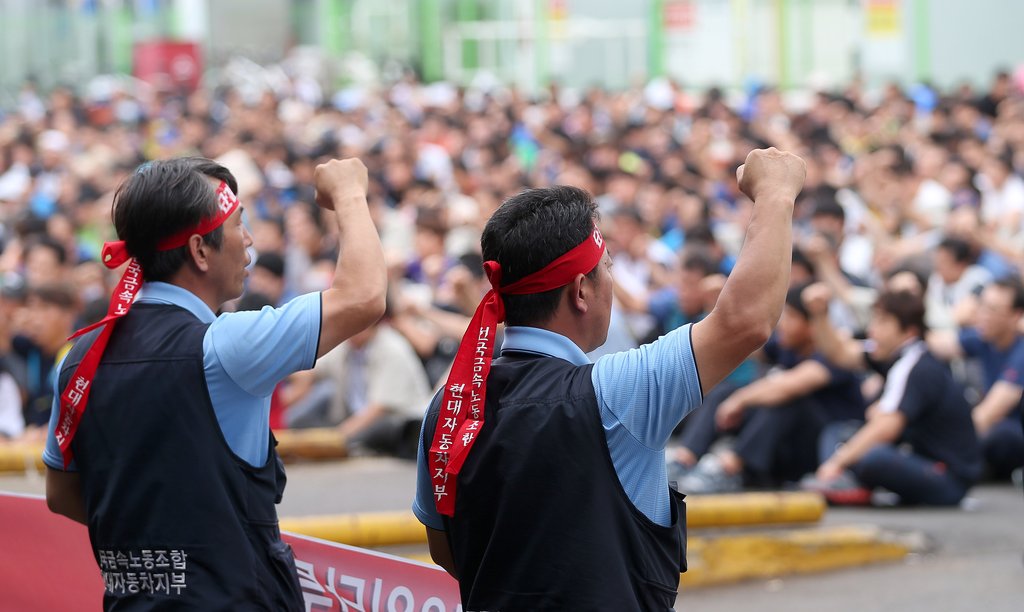 파업 구호 외치는 현대차 근로자들