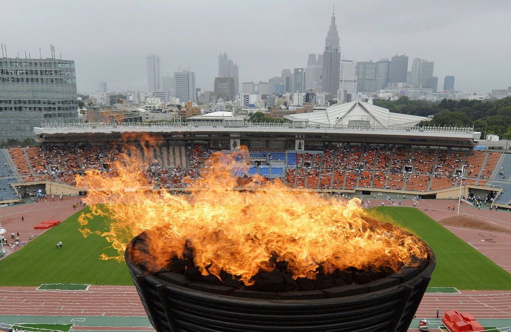 '올림픽유치 축하' 성화대점화한 도쿄국립경기장
(도쿄 교도=연합뉴스) 도쿄가 2020년 하계올림픽 개최지로 결정된 8일 1964년 도쿄올림픽 주경기장이었던 국립경기장이 축하의 의미로 성화대에 불을 붙였다.2013.9.8
jhcho@yna.co.kr