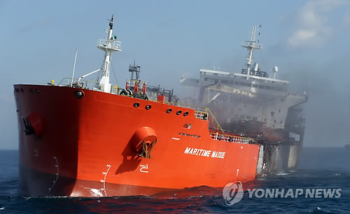 충돌로 기울어진 케미컬 운반선