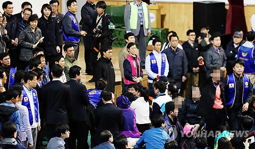 불만 토로하는 실종자 부모