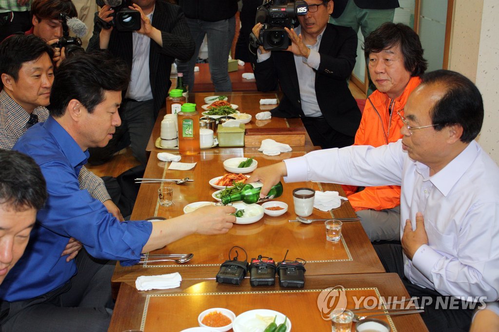 새정치 김영춘·무소속 오거돈 후보, 국밥집 회동