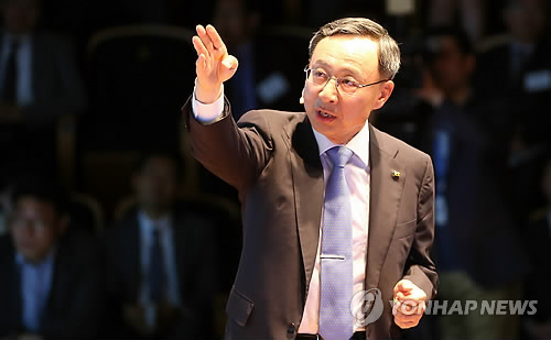 '기가 인터넷'의 미래 설명하는 황창규 회장
