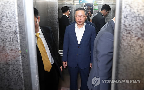 굳은 표정의 안대희 국무총리 후보자