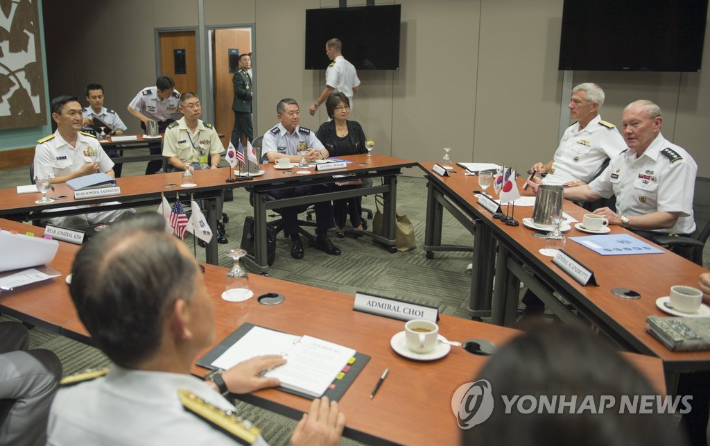 지난 2014년 7월 환태평양 합동군사훈련(림팩)을 계기로 한미일 합참의장 회의가 열렸다. <<연합뉴스 자료사진>>