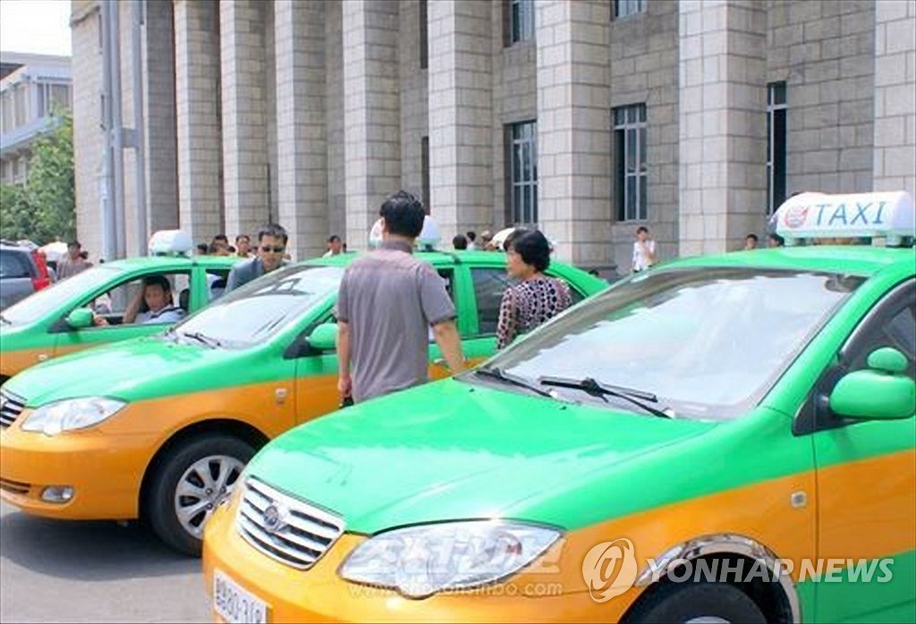 북한 평양의 '대동강 택시'