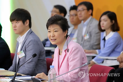 모두 발언하는 박 대통령
