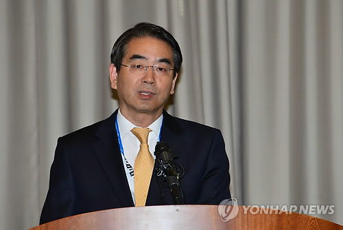 AIIB 가입 관련 브리핑하는 최희남 국제경제관리관