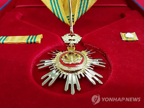 "훈장 영예 옛말?" 작년 2만6천여건 역대 최대 '훈장잔치'