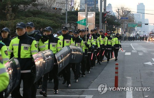 '질서 유지' 폴리스라인