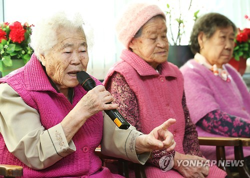 발언하는 이옥선 할머니