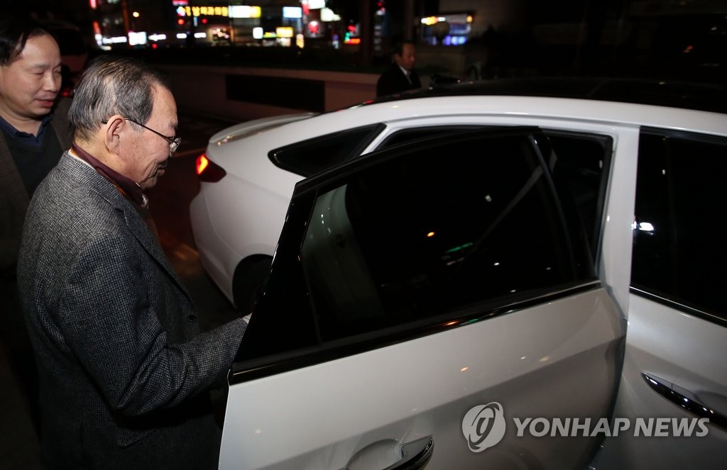 경찰 조사 끝낸 김만식 전 몽고식품 회장