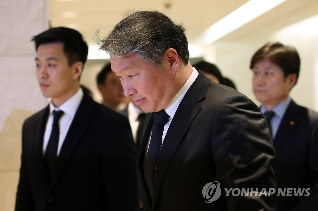 빈소 찾은 최태원 회장