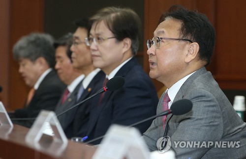 경제관계장관회의 주재하는 유일호 경제부총리