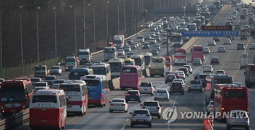 고향으로 향하는 차들