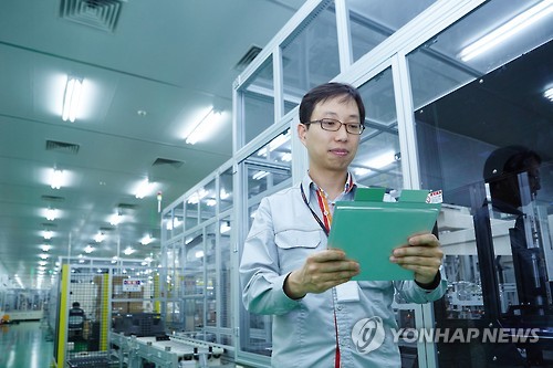 SK이노베이션 배터리 '프리미엄의 상징' 벤츠에 실린다