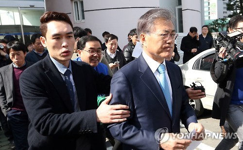 창원시청 나서는 문재인