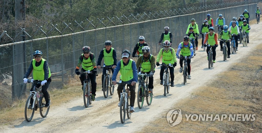 DMZ에서 자전거를