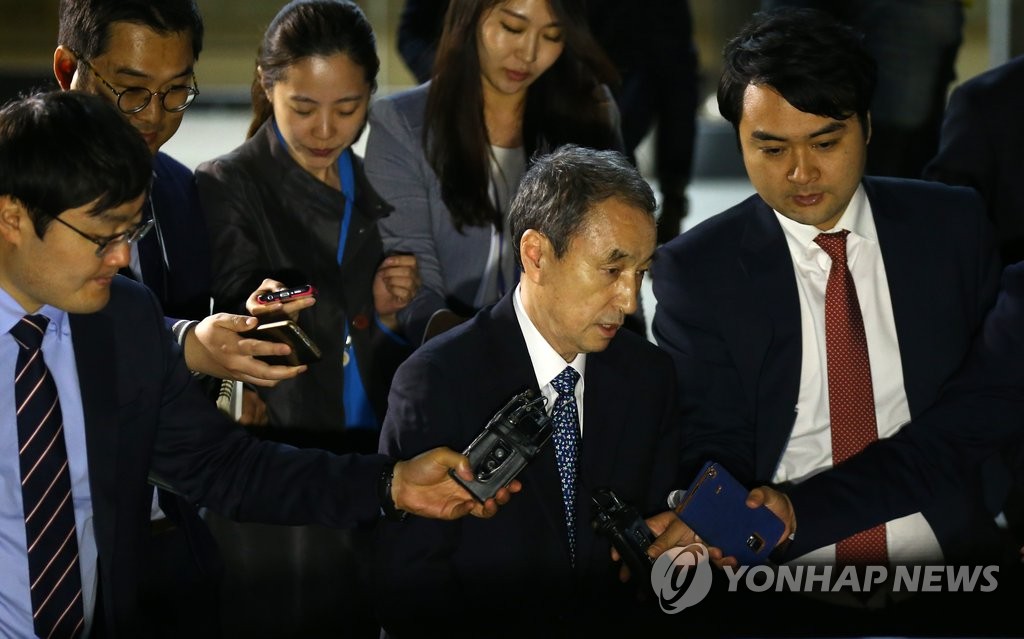 아무 말 없이