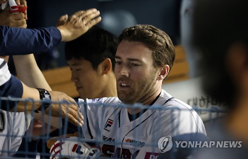 투런포 환호하는 에반스
