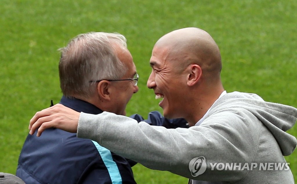 '감독님 반갑습니다'