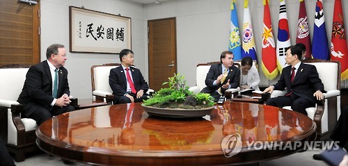 한민구 국방장관, 미 하원의원단 접견