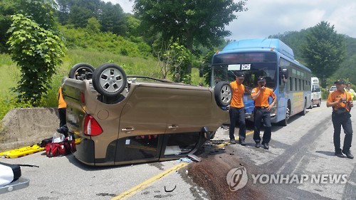 횡성서 시내버스-승용차 충돌