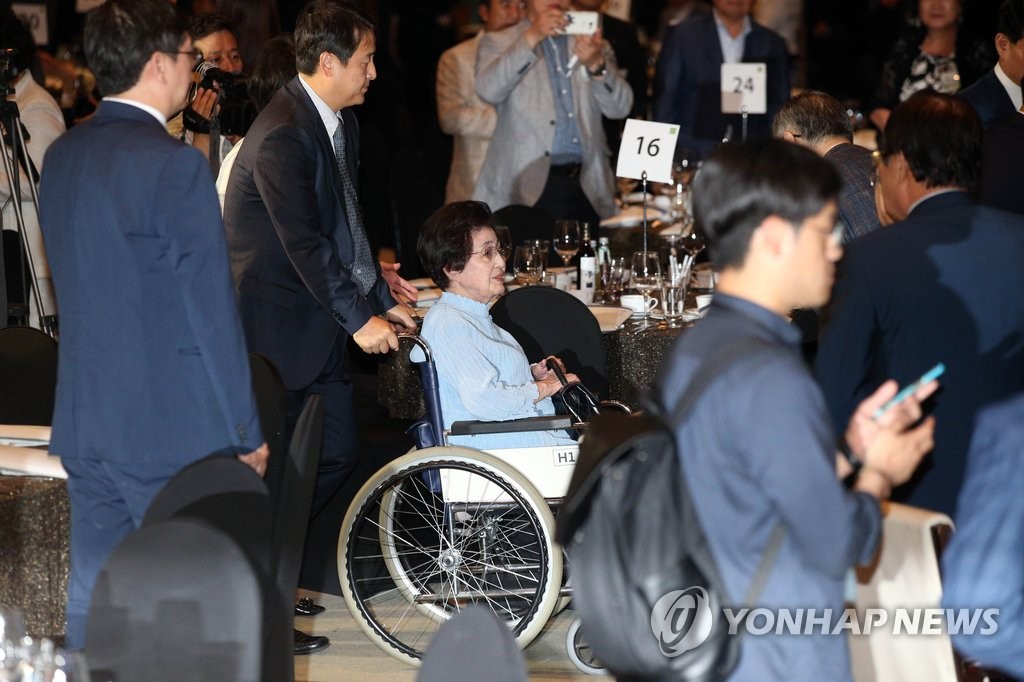 6.15 기념식 참석하는 이희호 여사
