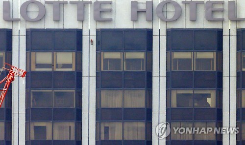 커튼으로 가려진 신격호 총괄회장의 방