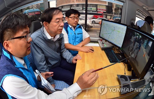 동공탐사차량 탑승한 박원순 시장