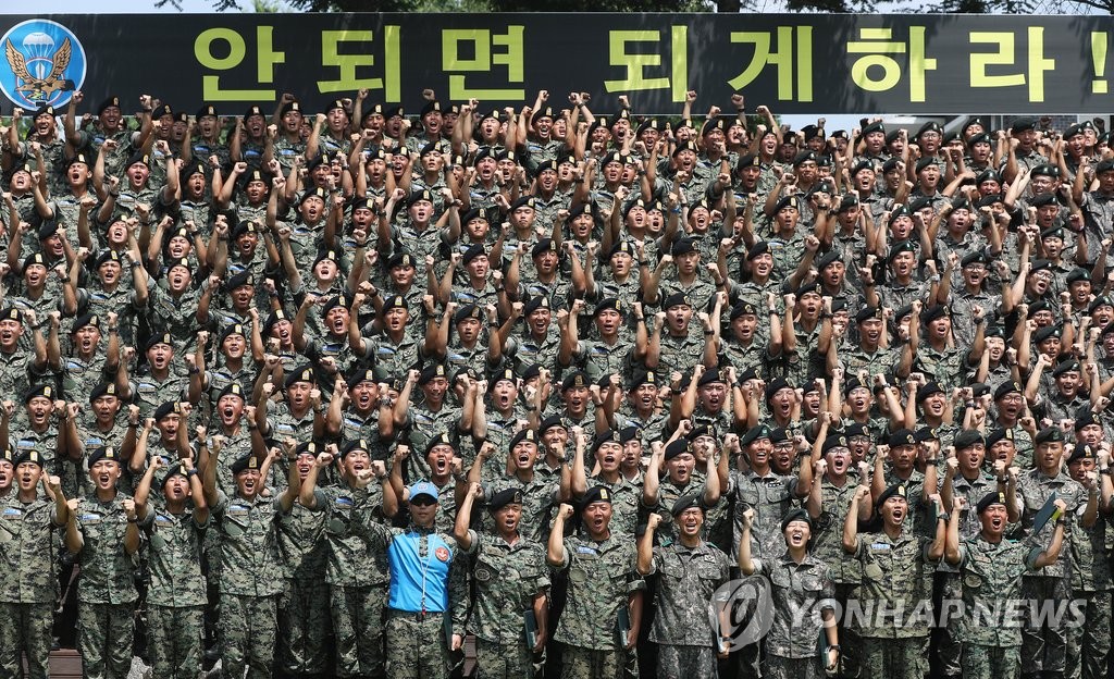 '특전요원 기본기술 배양' 공수교육 800기 수료생 배출 - 2