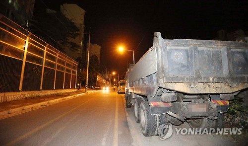 주택가 파고든 대형차량 '불법 주차'