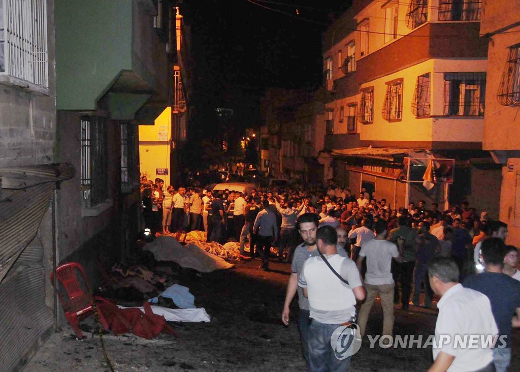 터키 결혼식장 자살폭탄 테러…110여명 사상