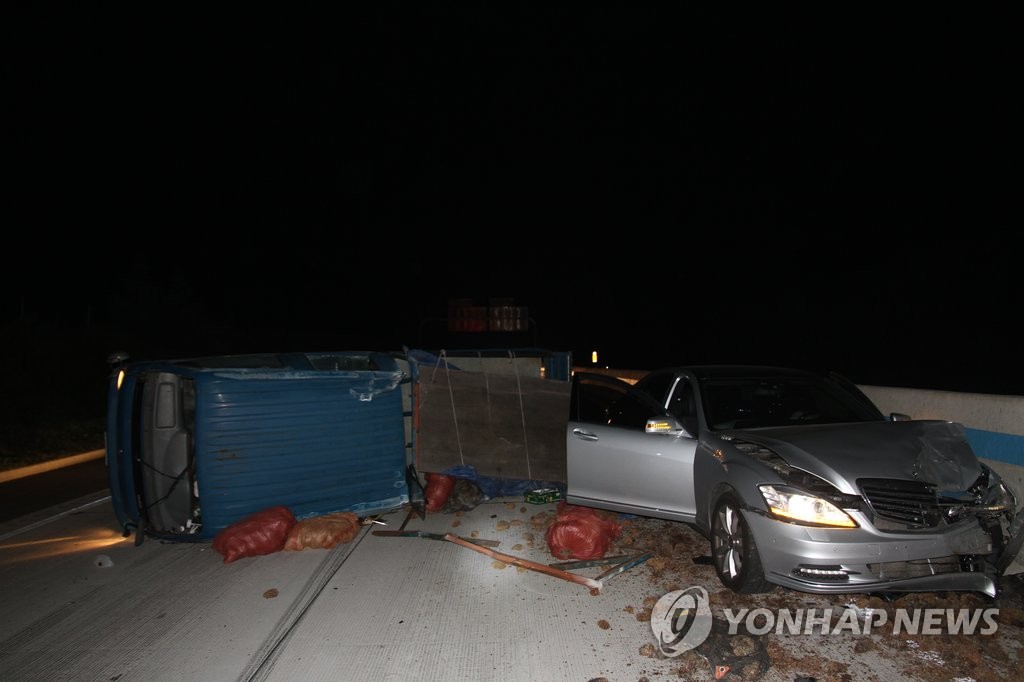 평택∼제천 고속도로서 차량 7대 추돌