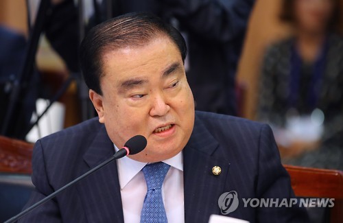 문희상 "위안부협상, 파기·재협상 아닌 '제3의길' 생각해 봐야" - 1
